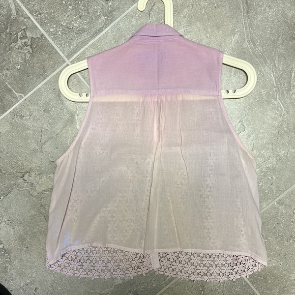 A&F Sleeveless Purple Floral Button Down - Picture 3 of 3